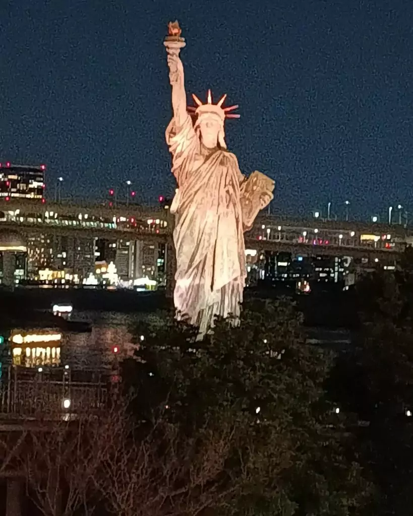 Die Freiheitsstatue in Odaiba