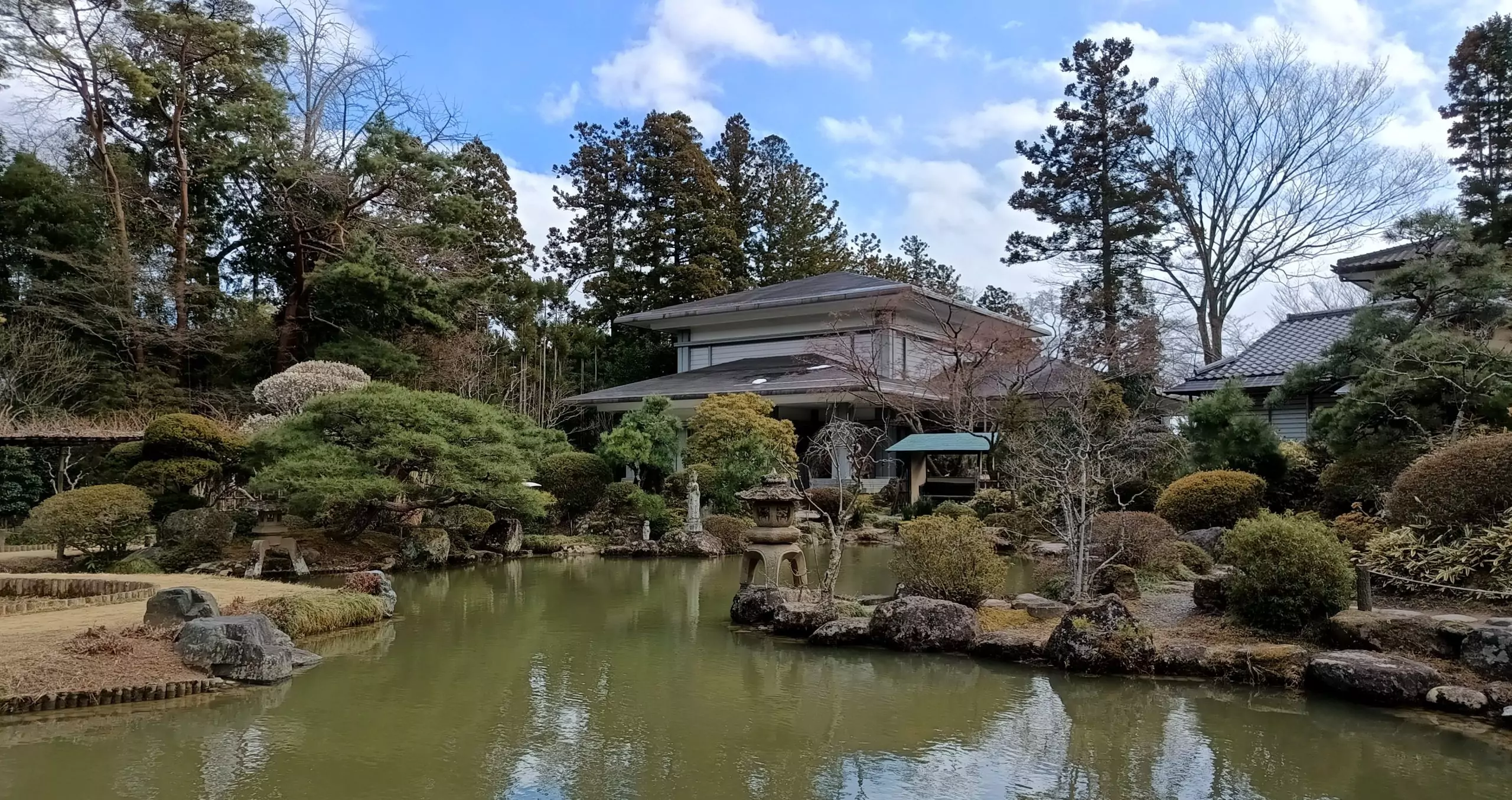 Japanese garden in Rinnō-ji