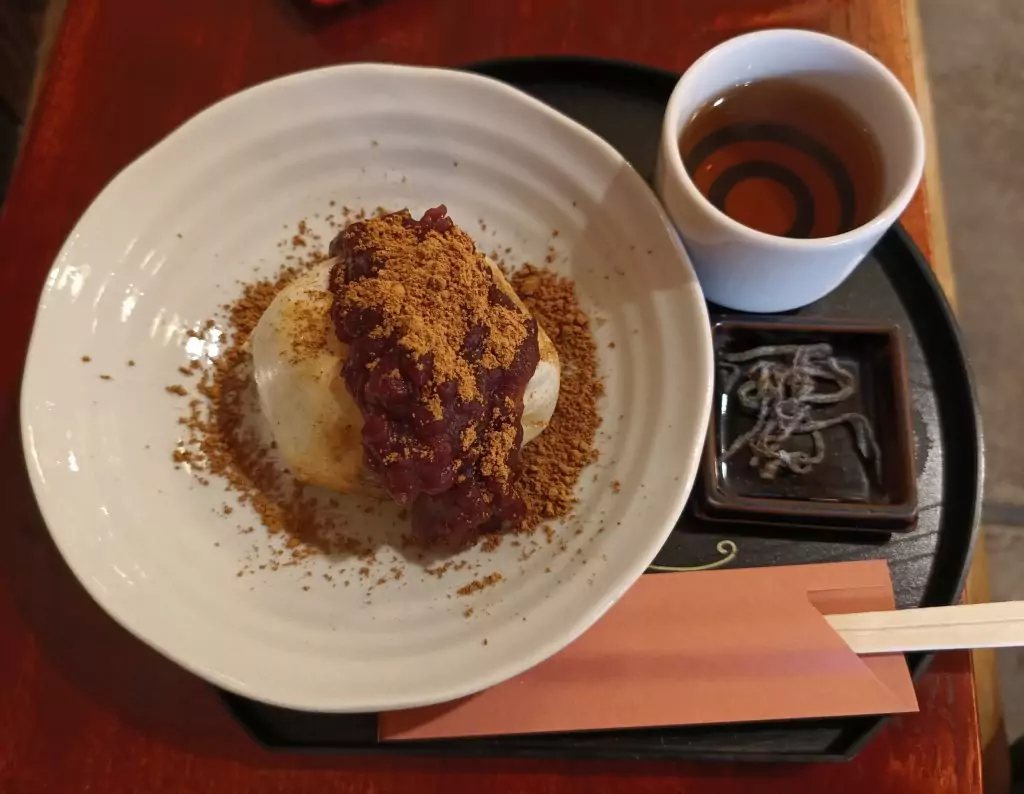Delicious tea with a grilled sweet rice ball